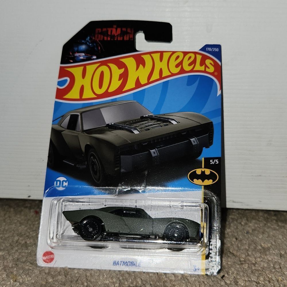 Hot Wheels Batmobile 178/250 NIP